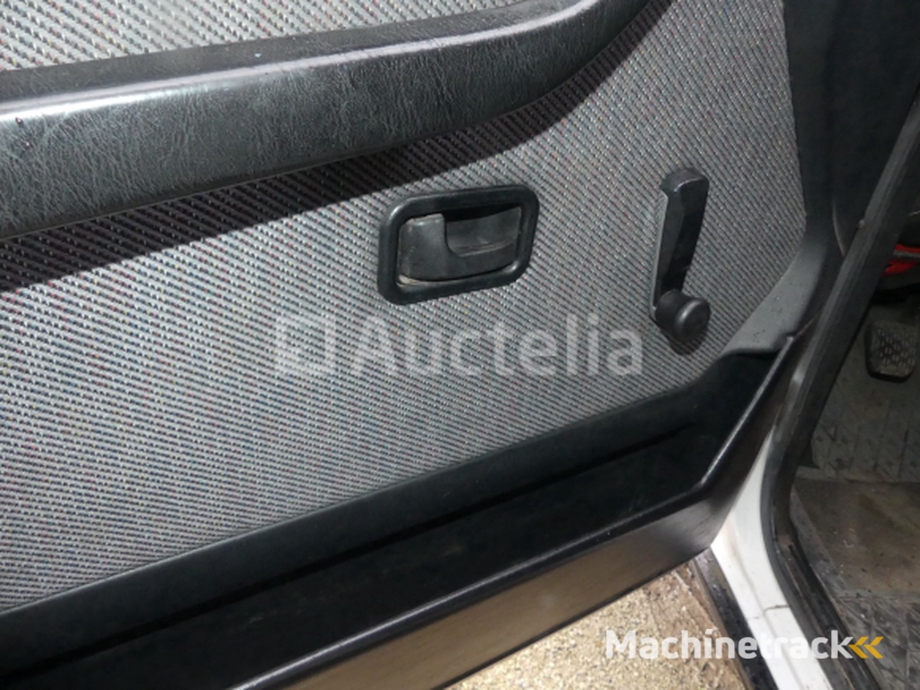 Voiture Mercedes-Benz 300 GD (1992-241.306 km)(VIN: WDB46332817084482)