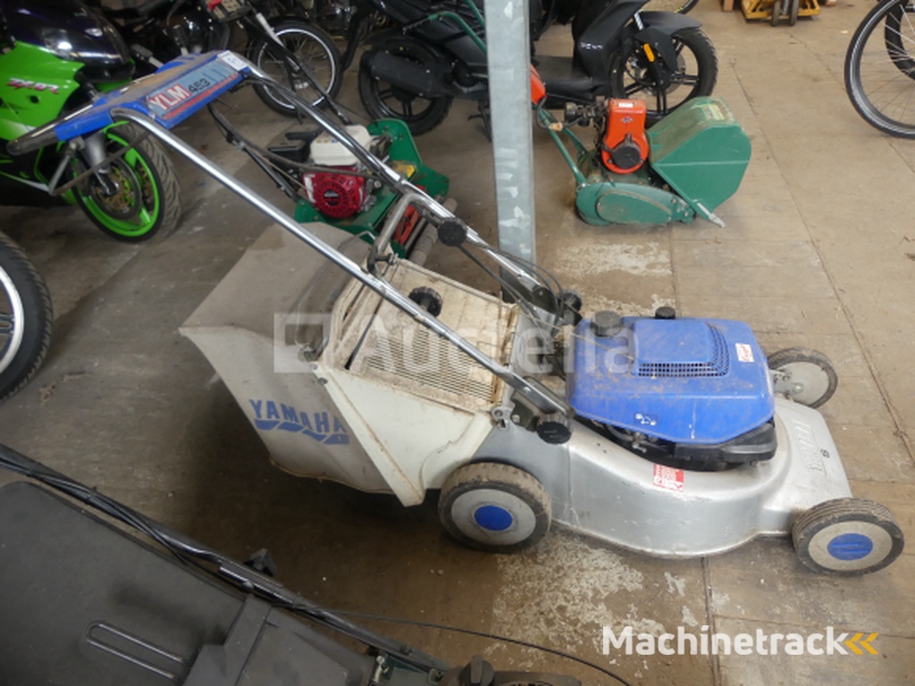 Yamaha YLM453 petrol lawn mower