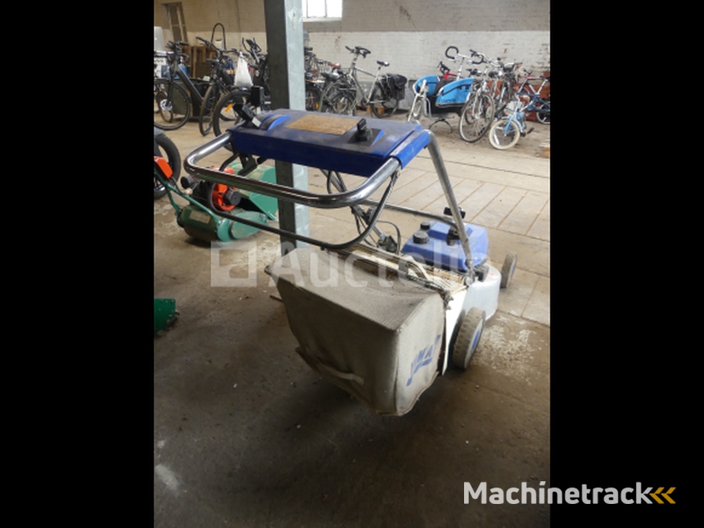 Yamaha YLM453 petrol lawn mower