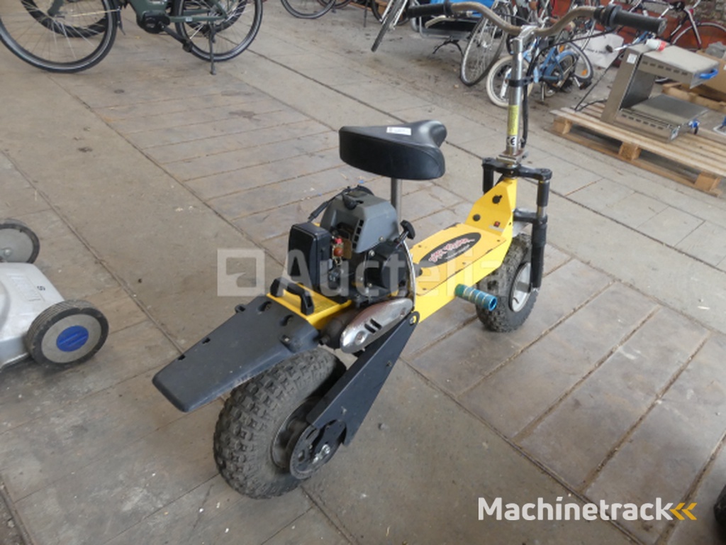 Dirt Rider balance bike with combustion engine