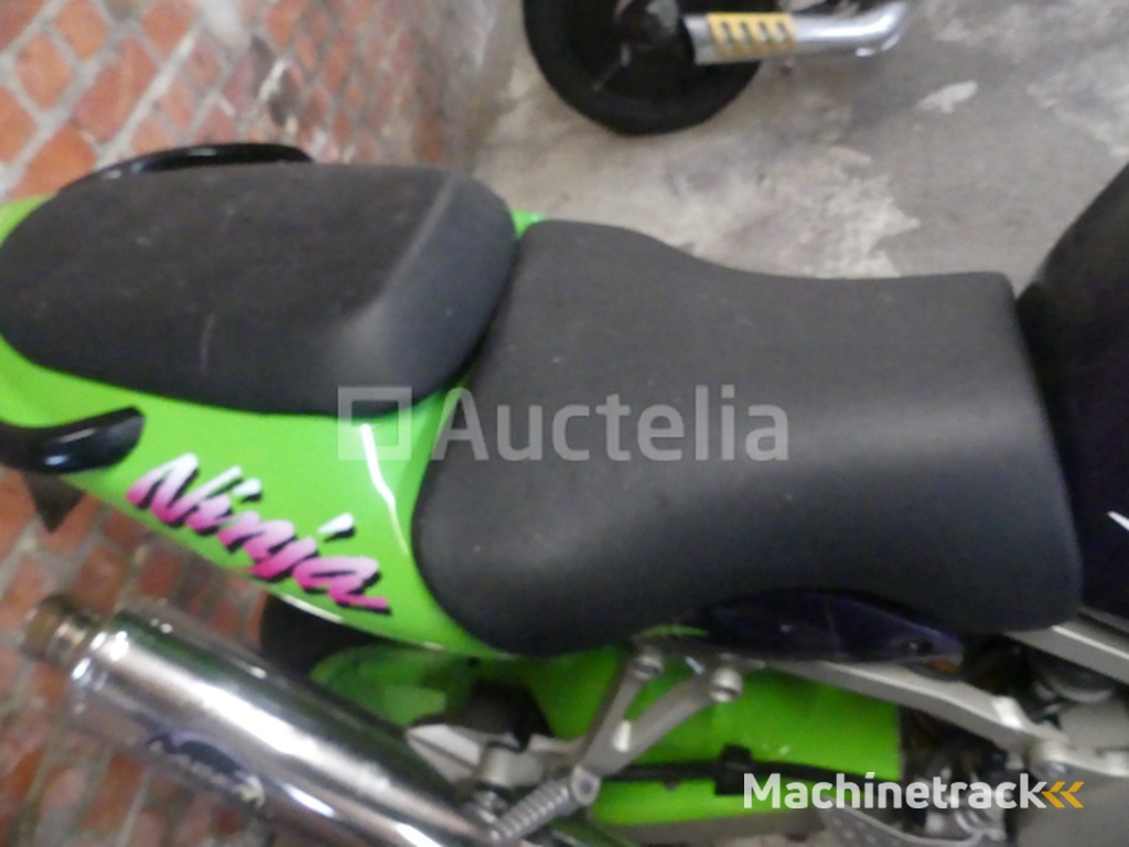 900cc Kawasaki ZX-9R Ninja Motorcycle(VIN: JKAZX900EEA012683)