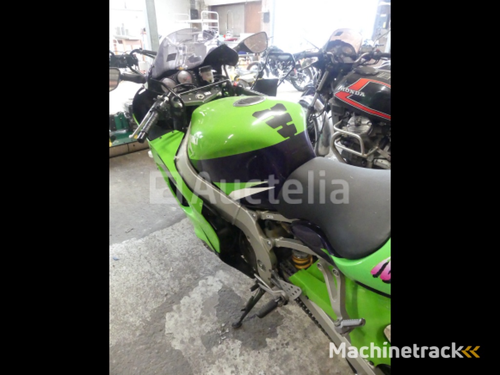 900cc Kawasaki ZX-9R Ninja Motorcycle(VIN: JKAZX900EEA012683)