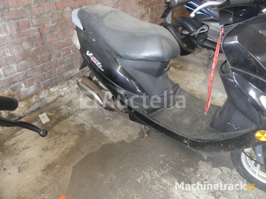 50cc Peugeot V-clic Scooter (VIN: LAEAGZ4808B28876)
