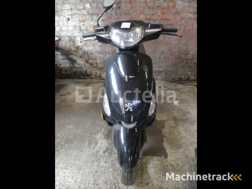 50cc Peugeot V-clic Scooter (VIN: LAEAGZ4808B28876)