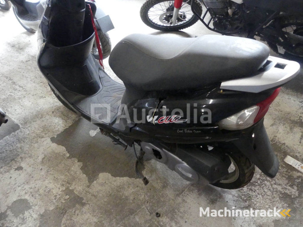 50cc Peugeot V-clic Scooter (VIN: LAEAGZ4808B28876)