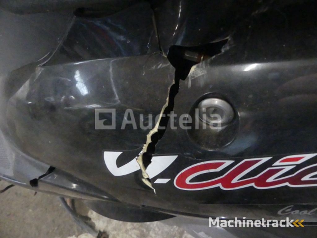 50cc Peugeot V-clic Scooter (VIN: LAEAGZ4808B28876)