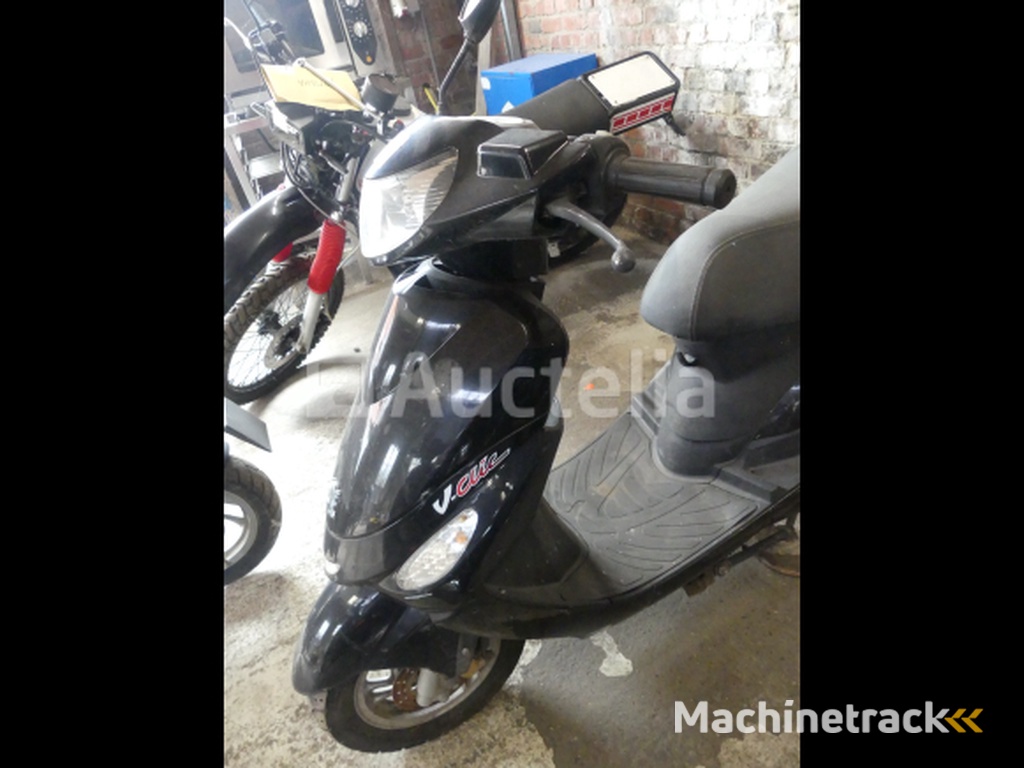 50cc Peugeot V-clic Scooter (VIN: LAEAGZ4808B28876)