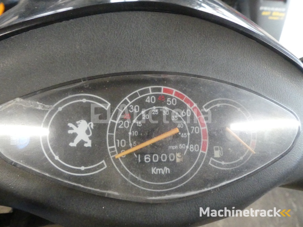 50cc Peugeot V-clic Scooter (VIN: LAEAGZ4808B28876)