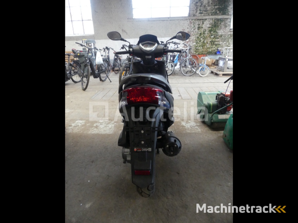 Scooter 50cc (zeer weinig km) Kymco Agility 16+ 50 4T (2024-826 km)(Vin: LC2CC0000R1002452)