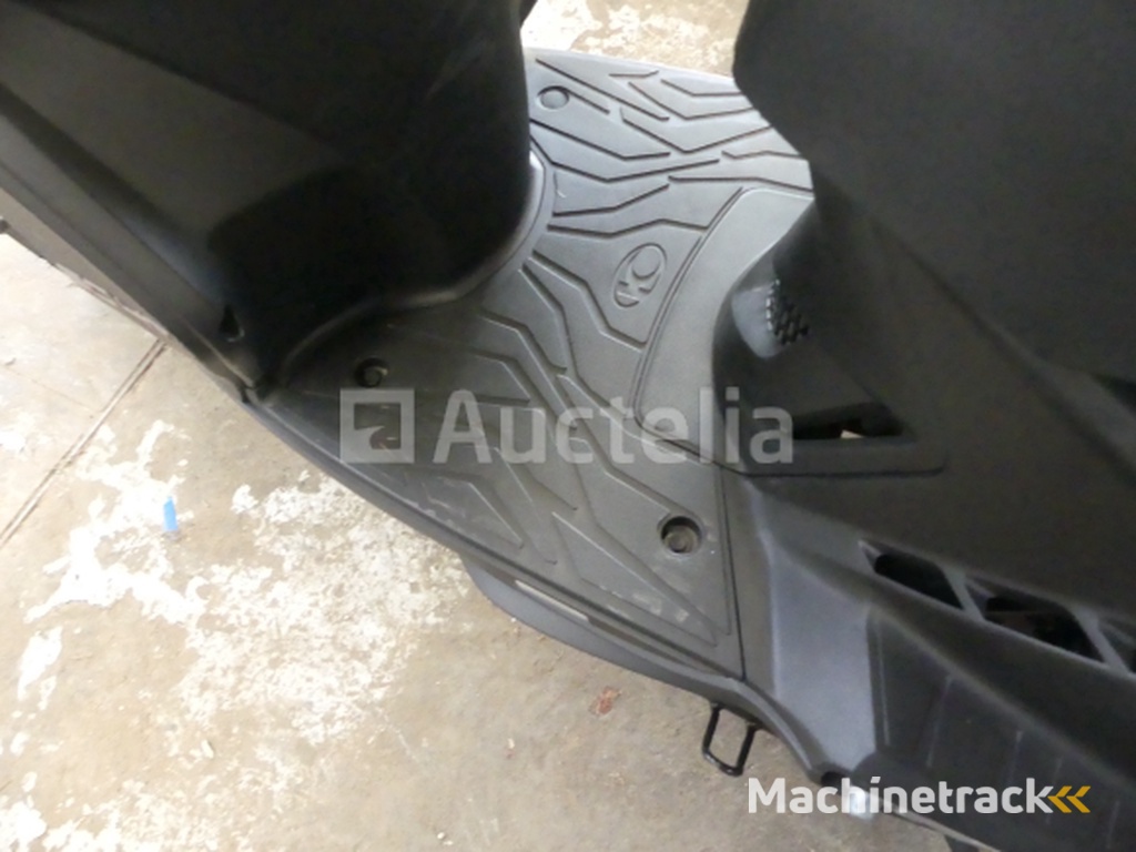 Scooter 50cc (zeer weinig km) Kymco Agility 16+ 50 4T (2024-826 km)(Vin: LC2CC0000R1002452)