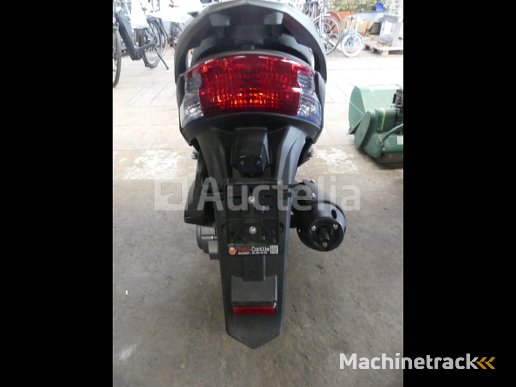 Scooter 50cc (zeer weinig km) Kymco Agility 16+ 50 4T (2024-826 km)(Vin: LC2CC0000R1002452)