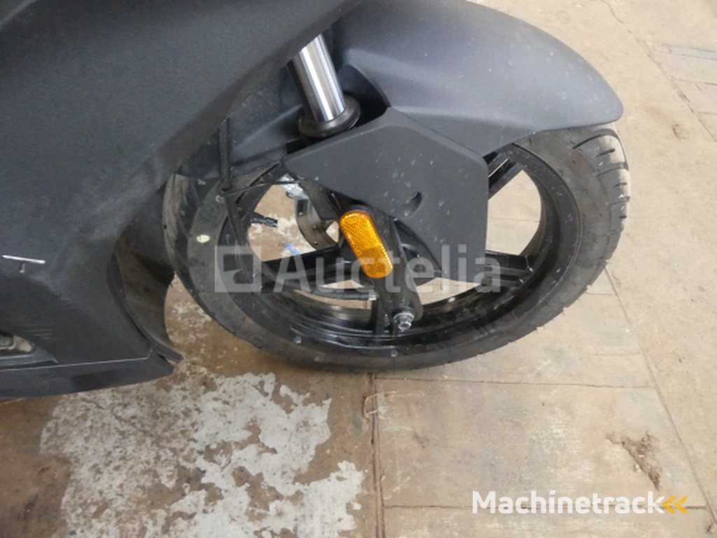 Scooter 50cc (zeer weinig km) Kymco Agility 16+ 50 4T (2024-826 km)(Vin: LC2CC0000R1002452)