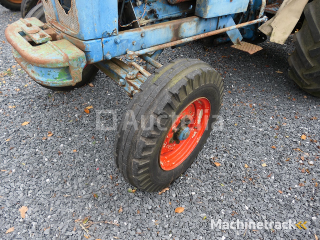 Ford Super Major Landbouwtractor + Lier