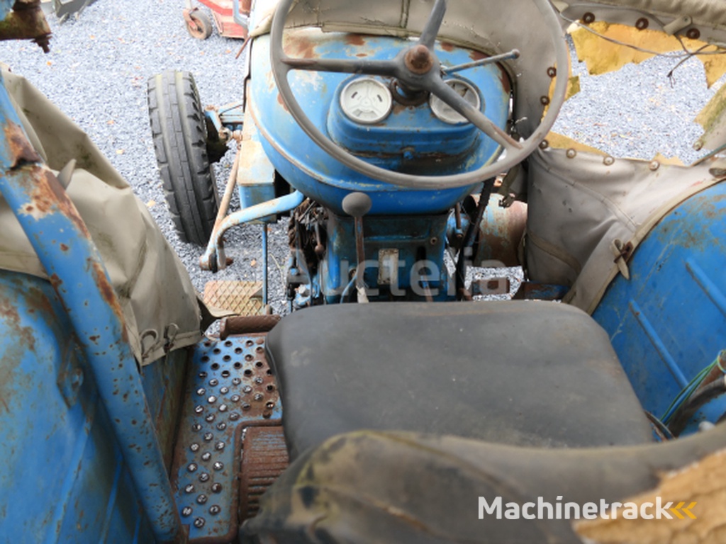 Ford Super Major Landbouwtractor + Lier