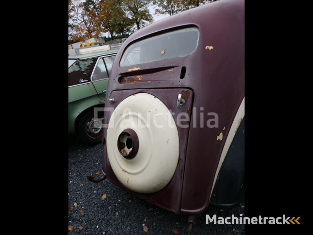 Antieke auto om Peugeot Peugeot 301 te restaureren (VIN: 39085)