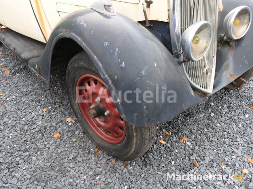 Antieke auto om Peugeot Peugeot 301 te restaureren (VIN: 39085)