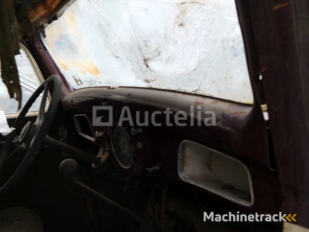 Antieke auto om Peugeot Peugeot 301 te restaureren (VIN: 39085)