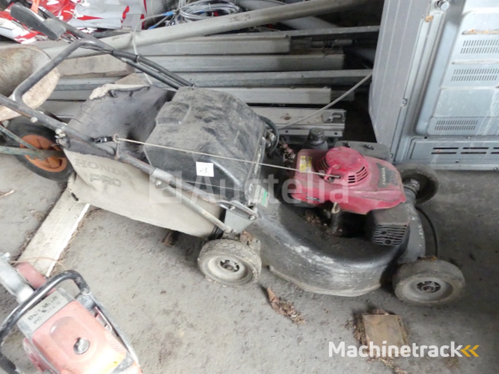 1Tractor en 2 grasmaaiers