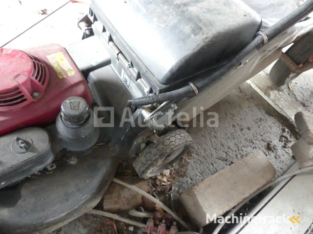 1Tractor en 2 grasmaaiers