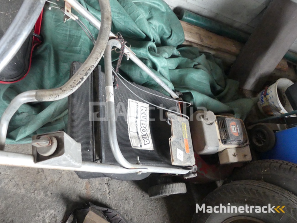 1Tractor en 2 grasmaaiers