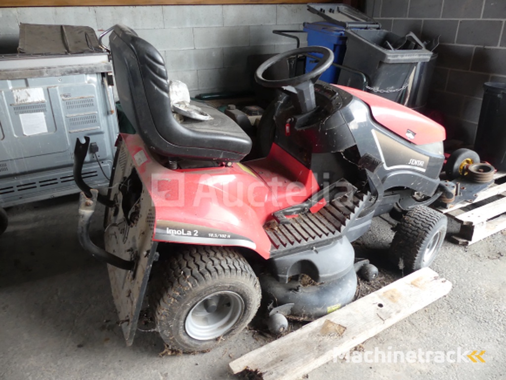 1Tractor en 2 grasmaaiers