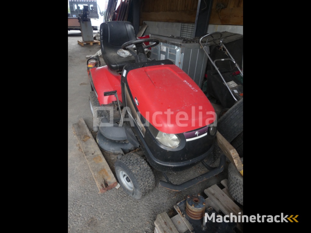 1Tractor en 2 grasmaaiers