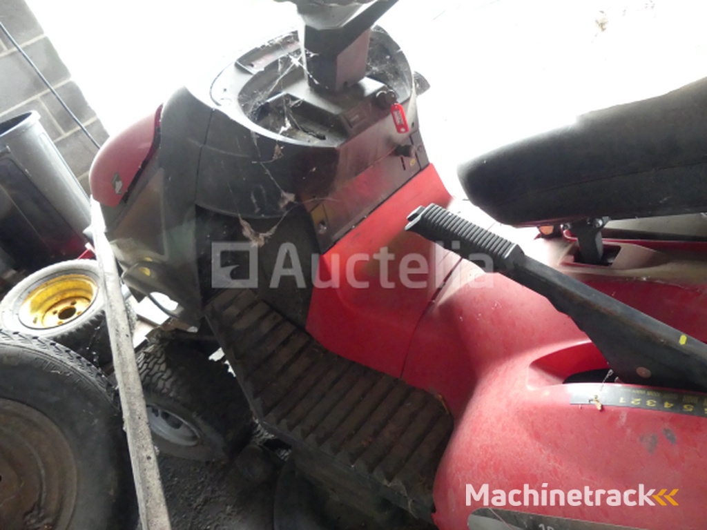 1Tractor en 2 grasmaaiers