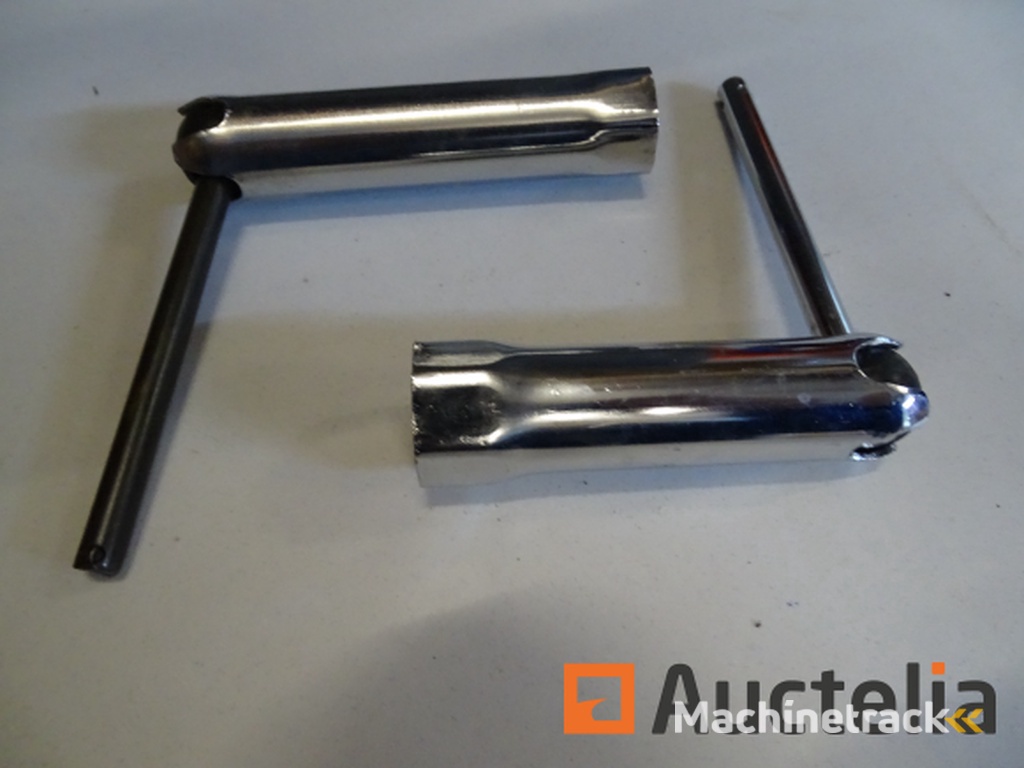 2 Bougiesleutels van verschillende lengtes