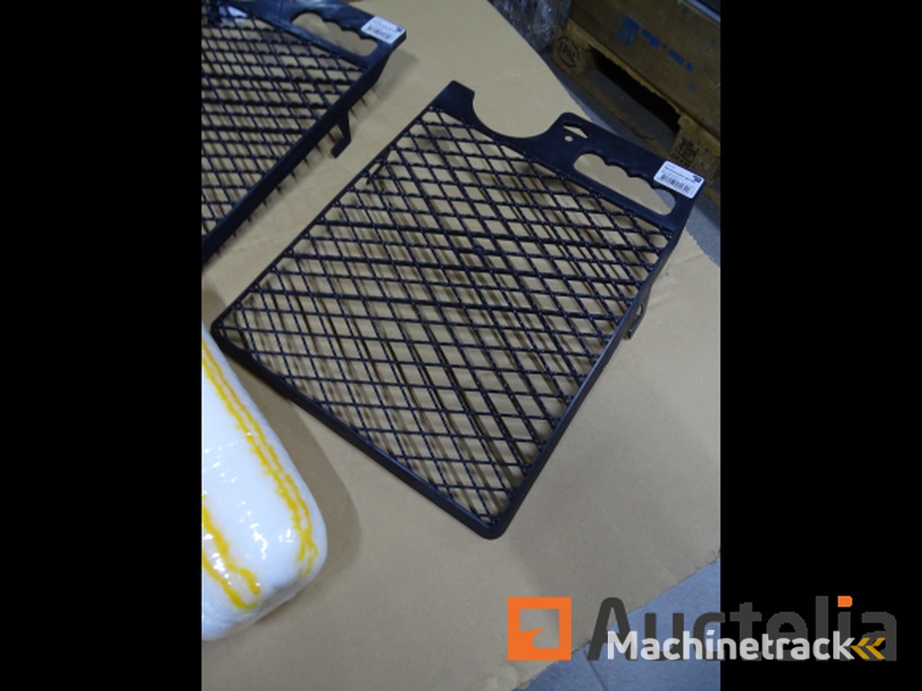 2 muur- en plafondverfrollers, 1 grote lade, 2 rekken