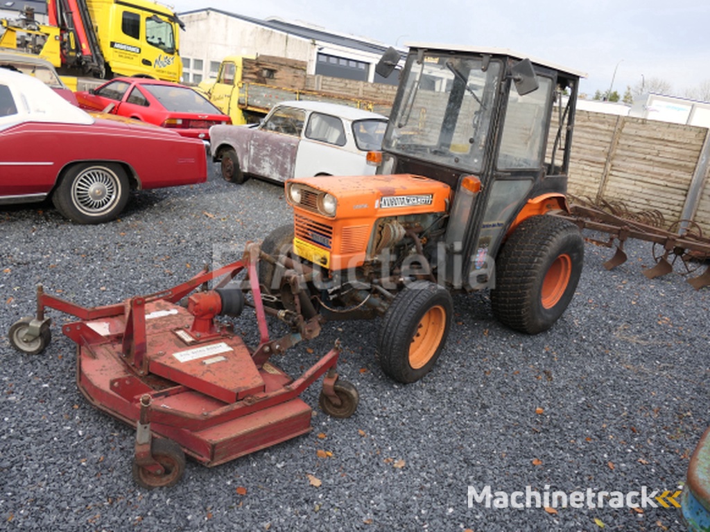 Tractor voor deze tuin + cirkelmaaier Kubota 245DT ( VIN: 245DT72778)