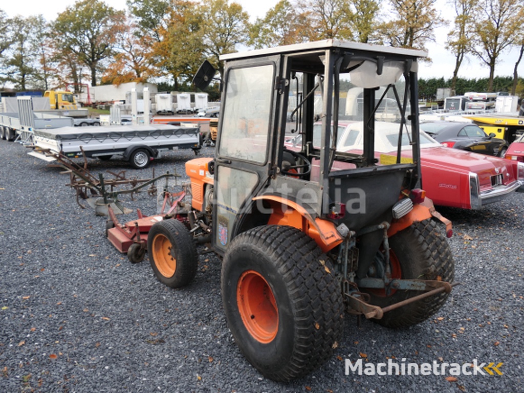 Tractor voor deze tuin + cirkelmaaier Kubota 245DT ( VIN: 245DT72778)