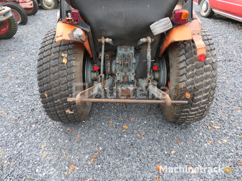 Tractor voor deze tuin + cirkelmaaier Kubota 245DT ( VIN: 245DT72778)