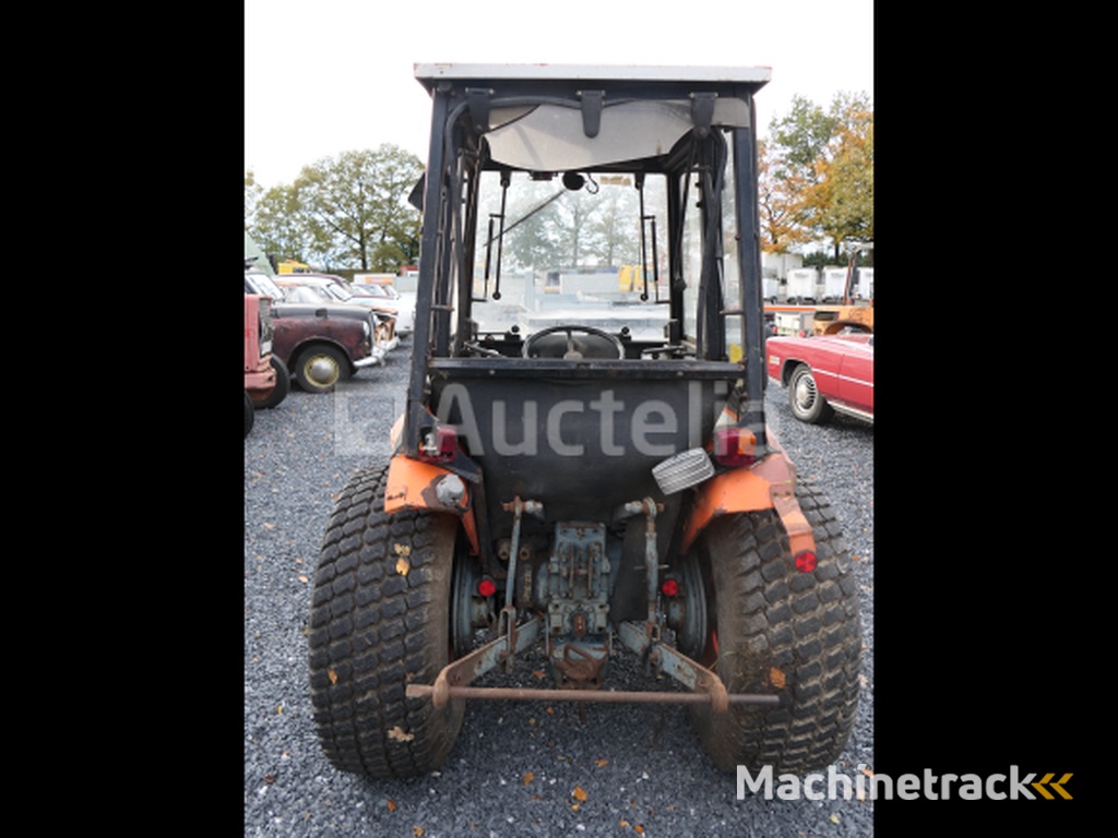 Tractor voor deze tuin + cirkelmaaier Kubota 245DT ( VIN: 245DT72778)