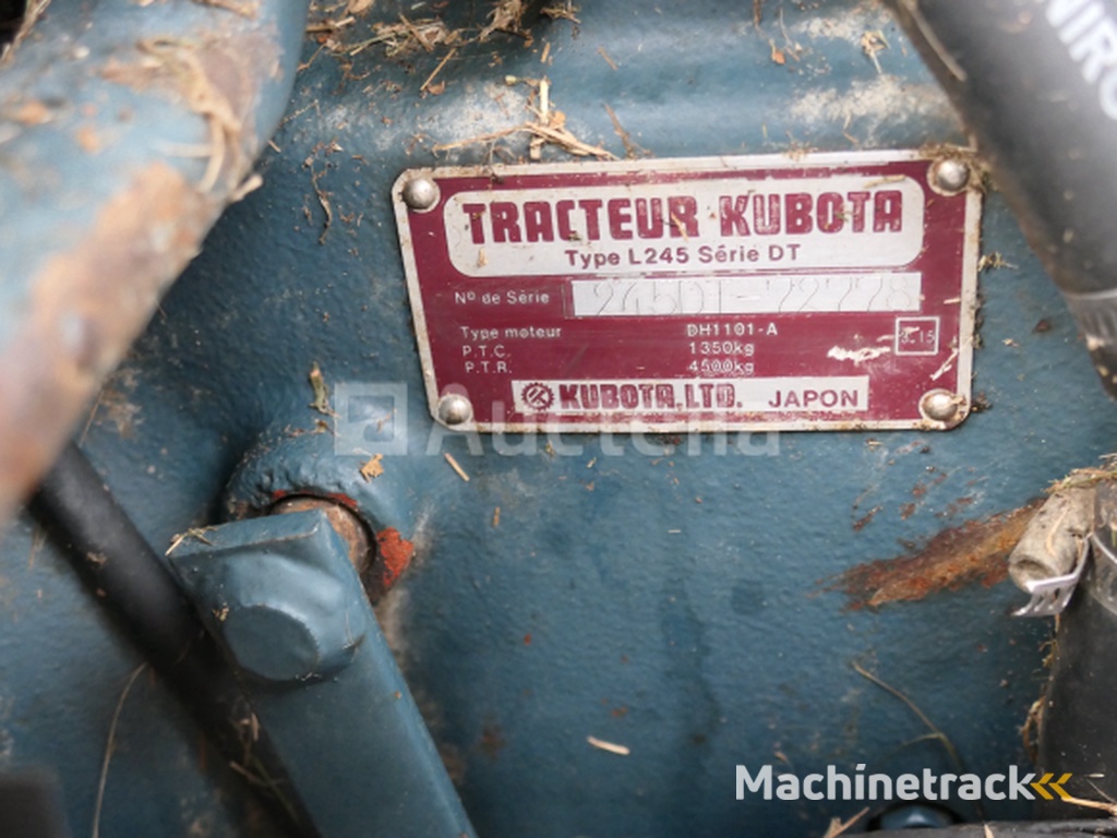 Tractor voor deze tuin + cirkelmaaier Kubota 245DT ( VIN: 245DT72778)