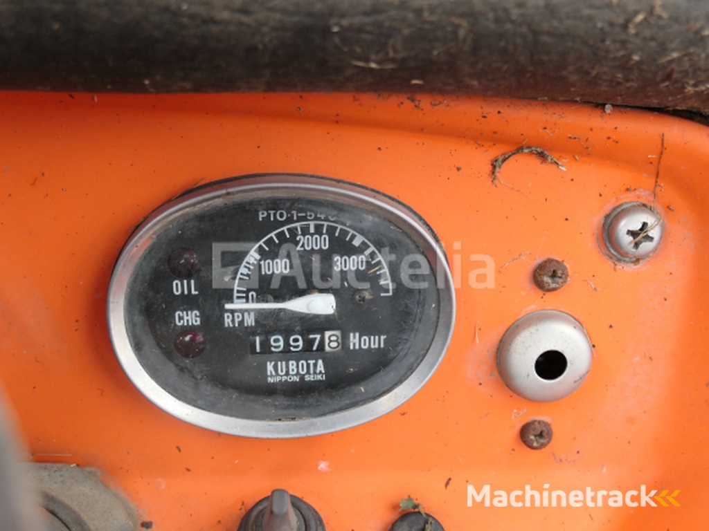 Tractor voor deze tuin + cirkelmaaier Kubota 245DT ( VIN: 245DT72778)