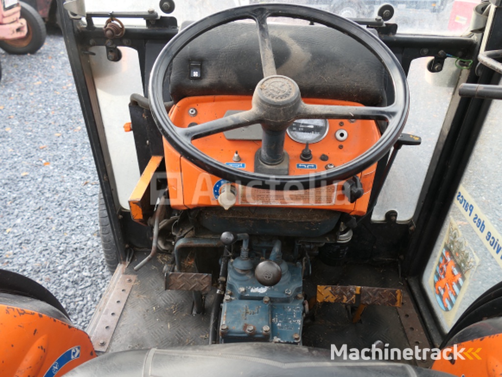 Tractor voor deze tuin + cirkelmaaier Kubota 245DT ( VIN: 245DT72778)