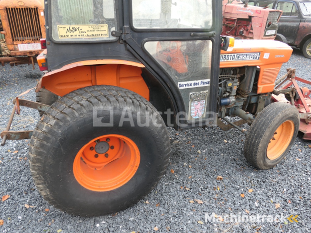Tractor voor deze tuin + cirkelmaaier Kubota 245DT ( VIN: 245DT72778)