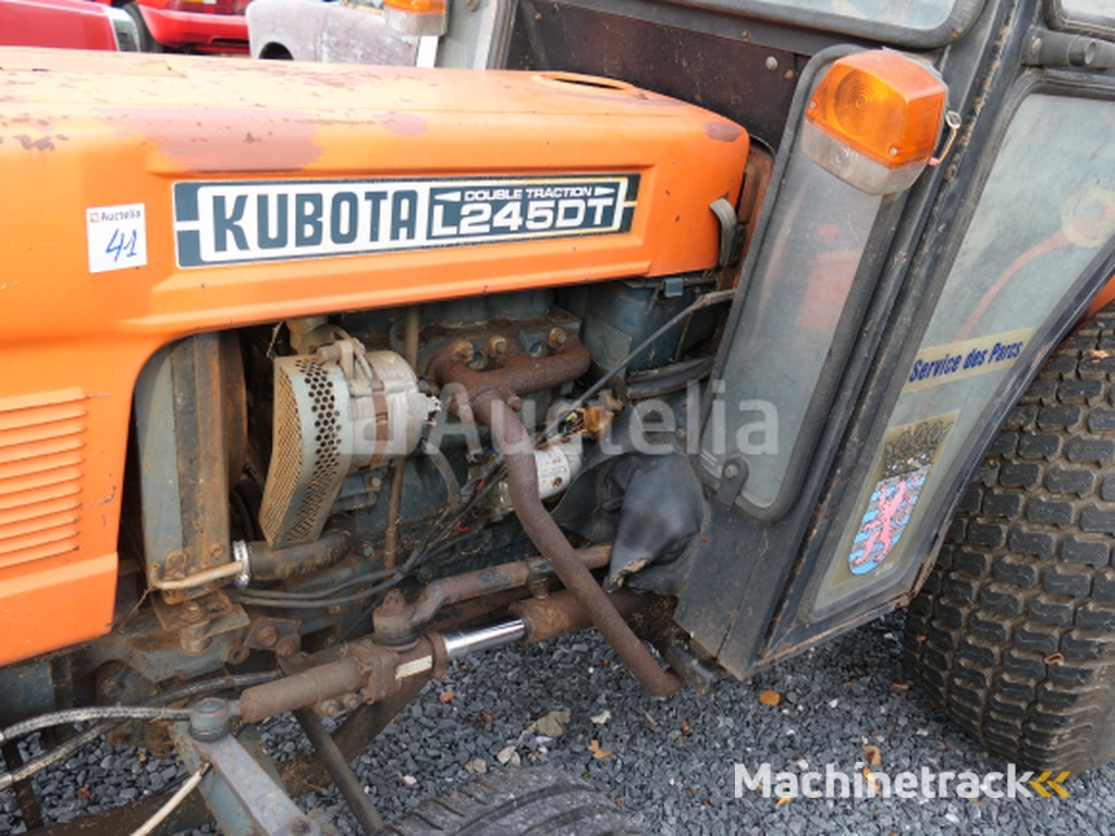 Tractor voor deze tuin + cirkelmaaier Kubota 245DT ( VIN: 245DT72778)