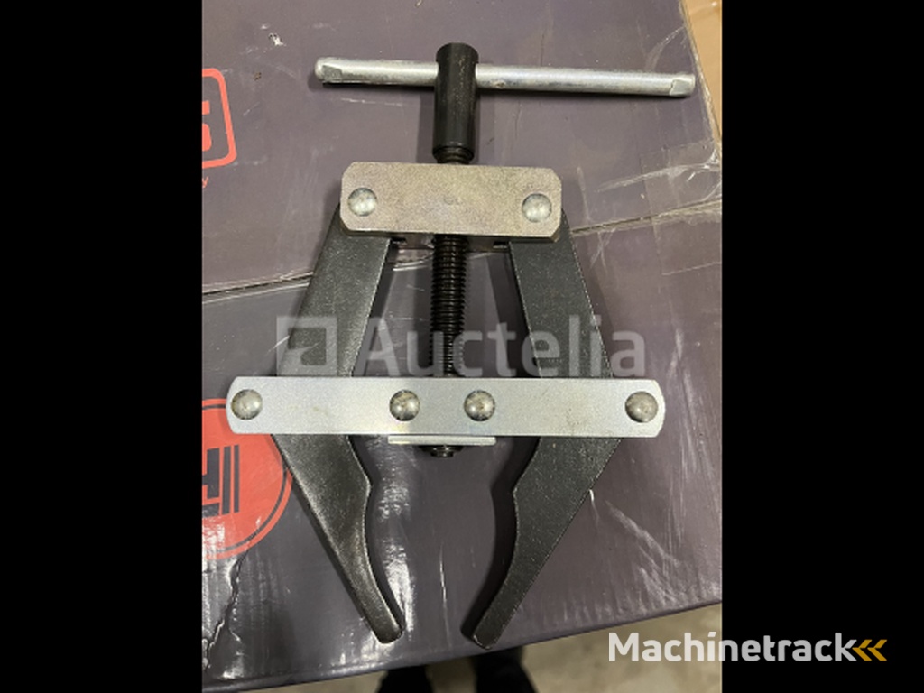 Motorcycle Chain Puller