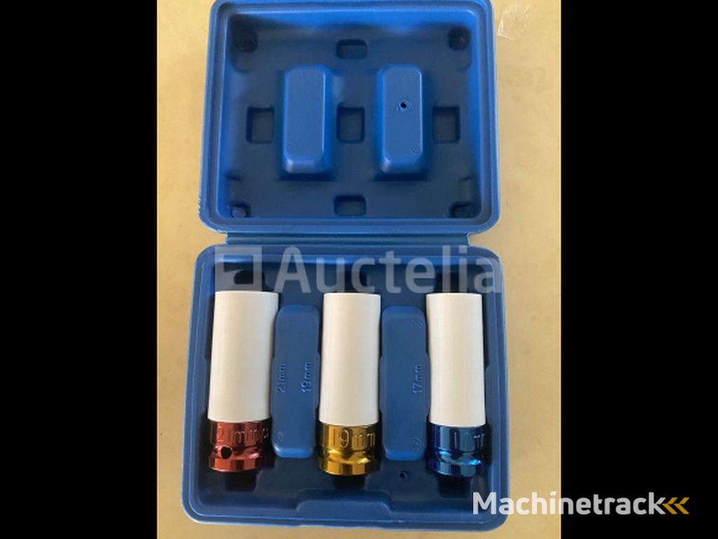 Impact socket set for aluminum rims
