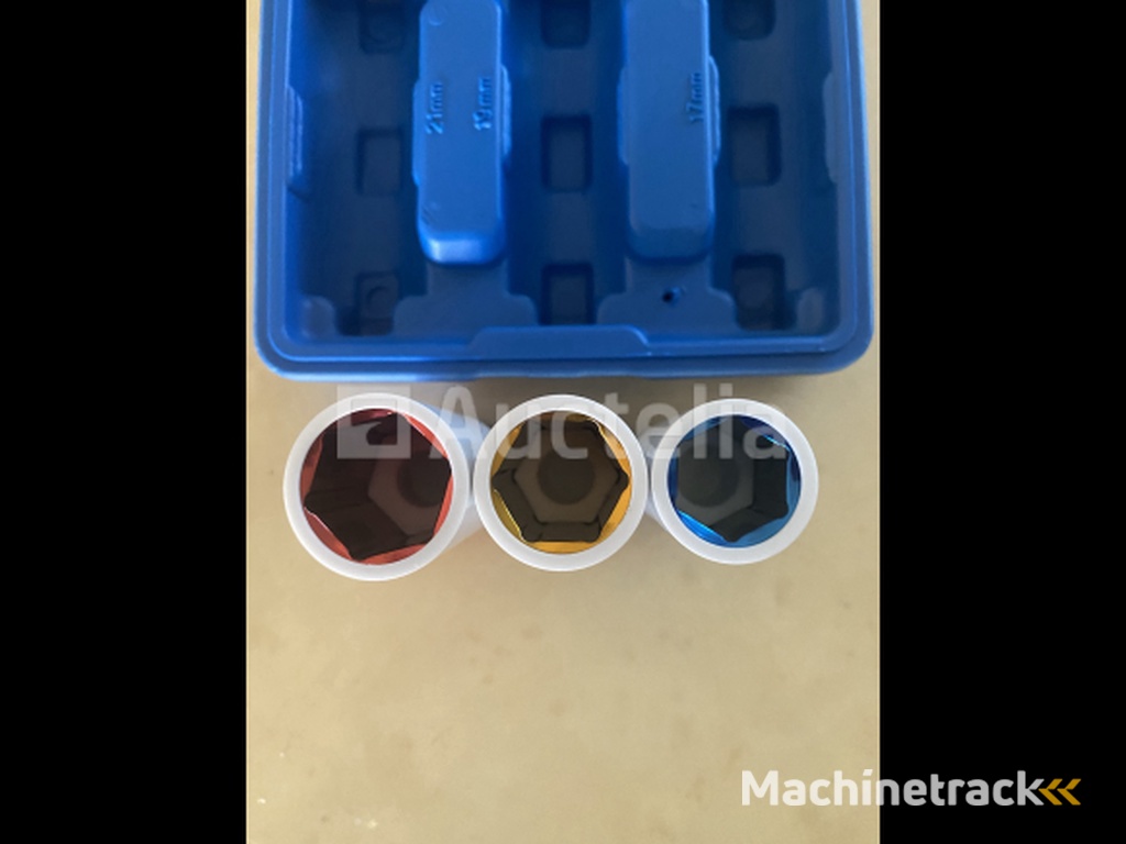 Impact socket set for aluminum rims