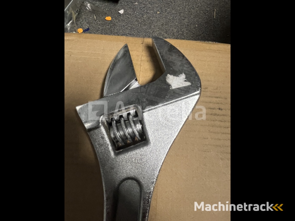 English wrench 18 inch