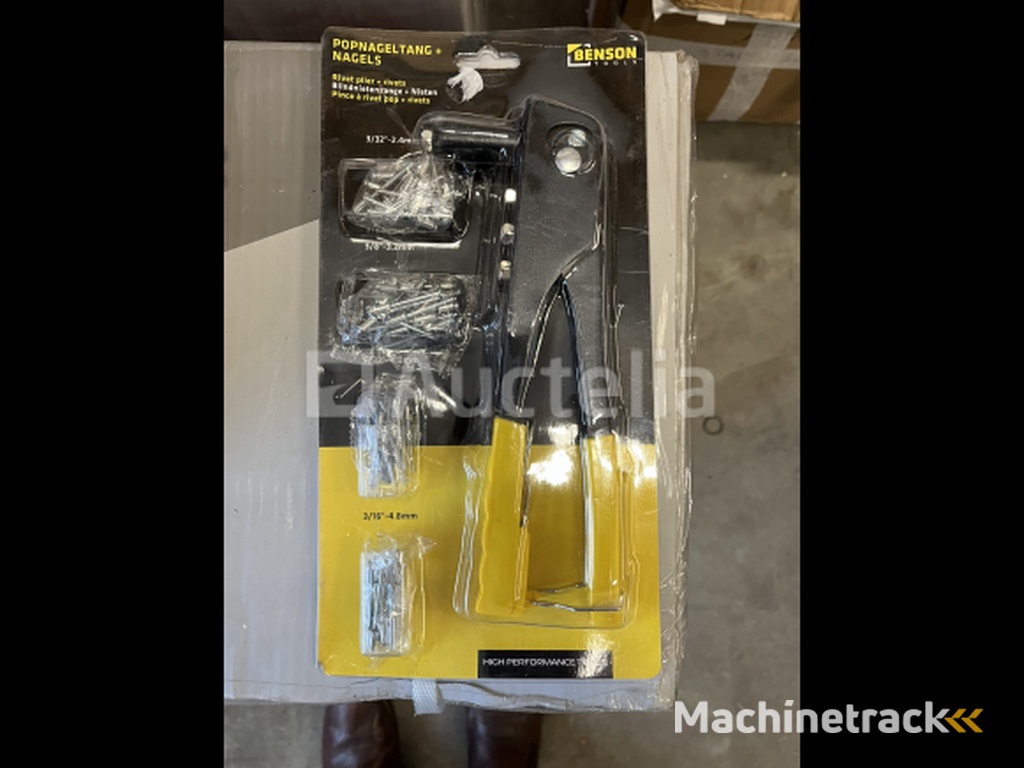 Rivet pliers with nails