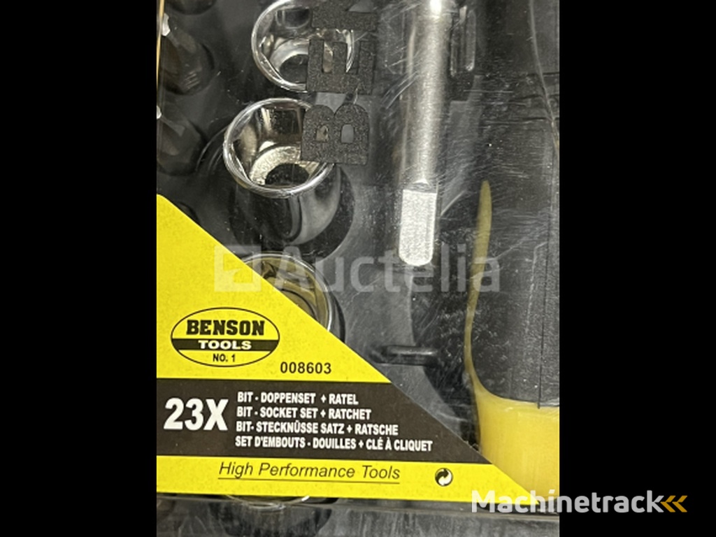 Bit socket set with ratchet