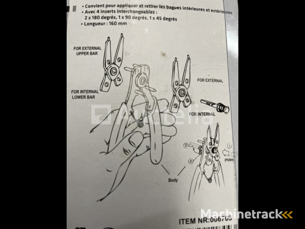 Circlip pliers with extra jaws