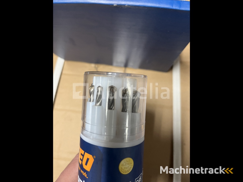 21 piece concrete drill bits and bit set