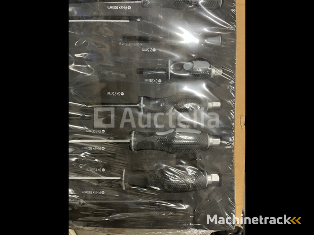 Inlay tray with screwdrivers