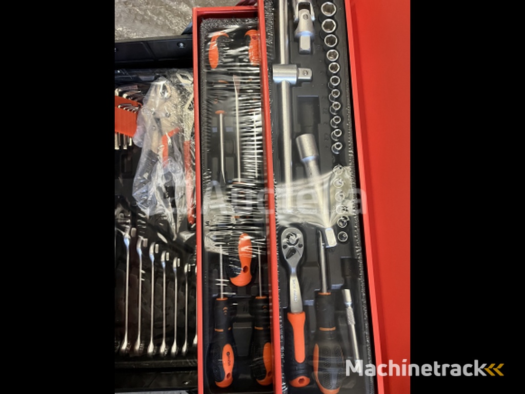 Tool box with 85 pieces of tools