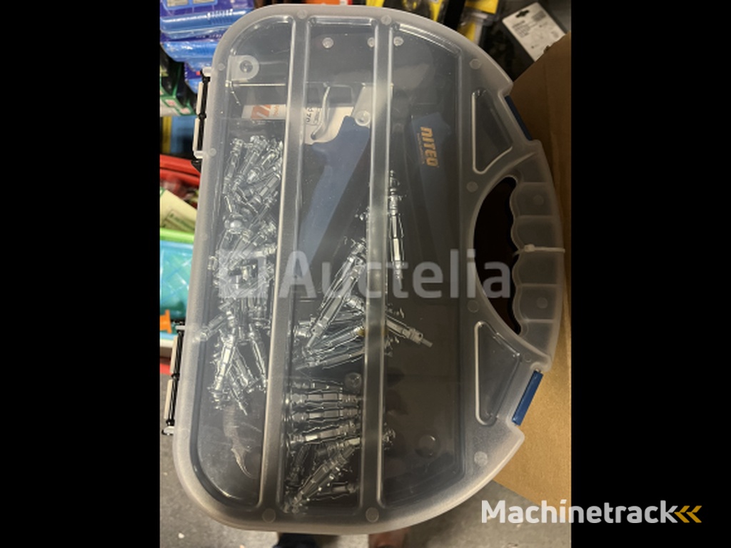 Hollow wall plug set