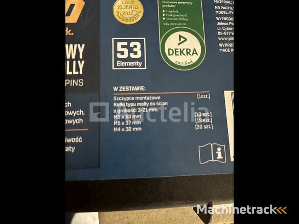 Hollow wall plug set